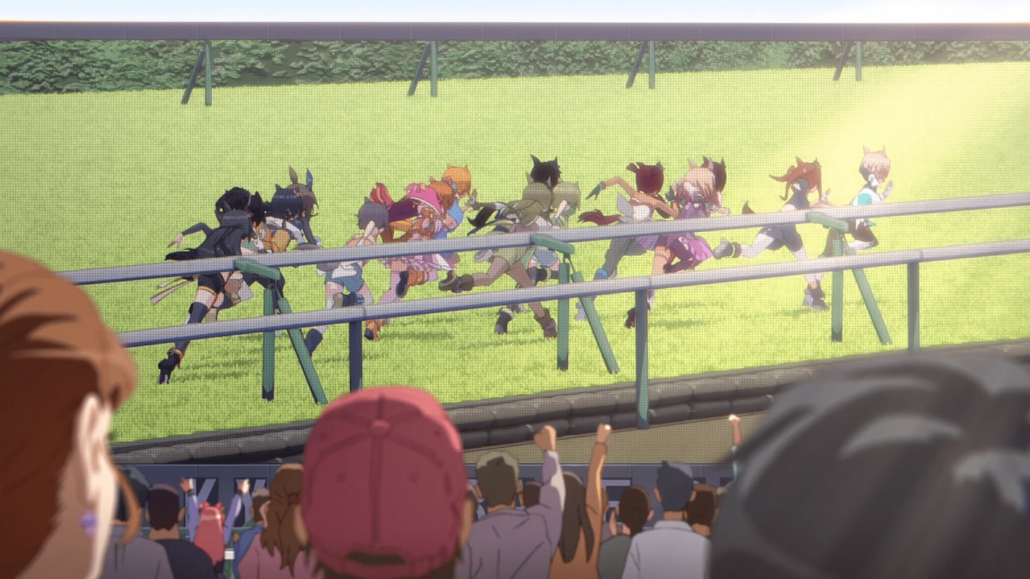 左下にピンク色の髪が特徴的なアグネスデジタルの後ろ姿が。ウマ娘が大好きな「オタクウマ娘」として最前列で両手を挙げ応援している様子が確認できる　©Cygames, Inc.