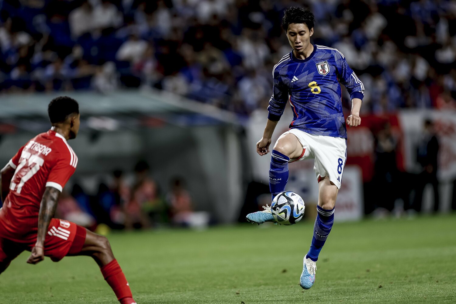 インサイドハーフとして起用された鎌田大地。柔軟に立ち位置を変えながら多くの局面に顔を出した　©Kiichi Matsumoto