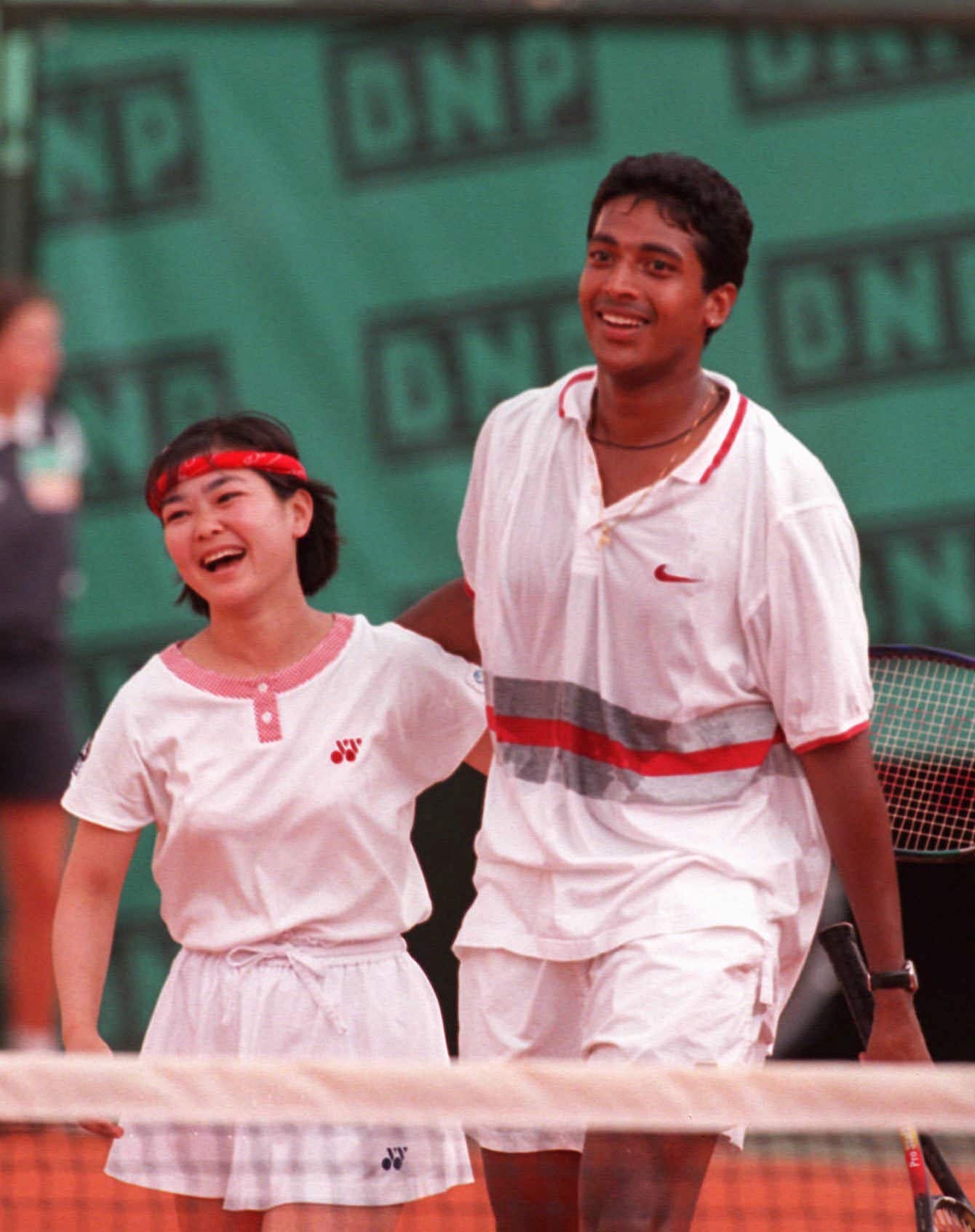 1997年の全仏オープン混合ダブルスで優勝した平木理化とプバシ　©AFLO