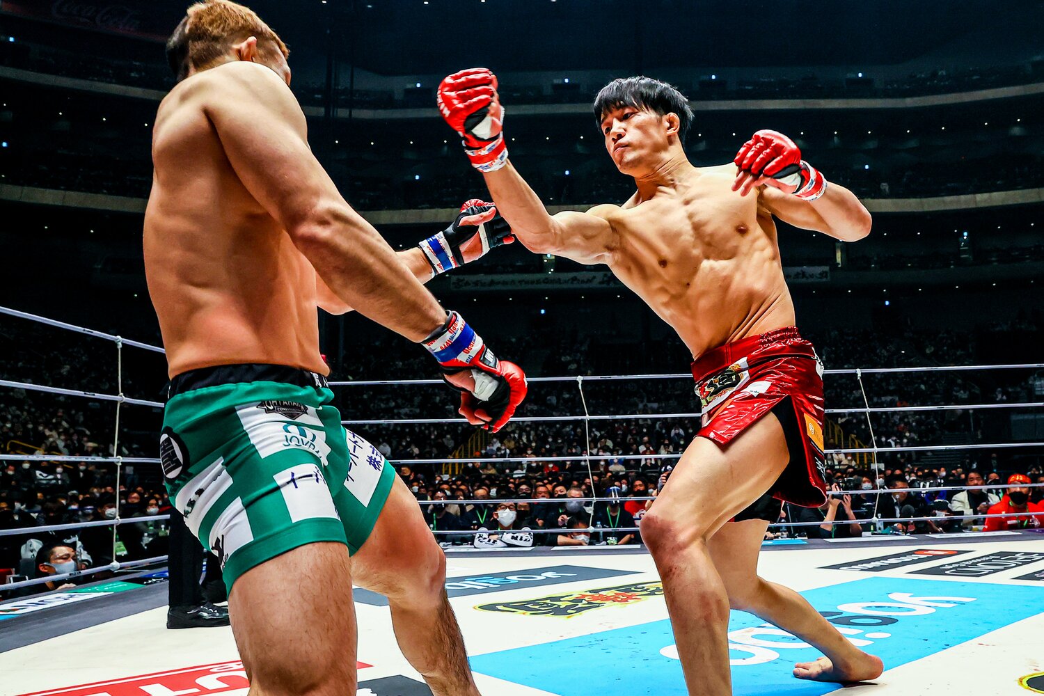 自分のペースを崩さなかった扇久保。パンチの距離も見切っていたか　©RIZIN FF Susumu Nagao