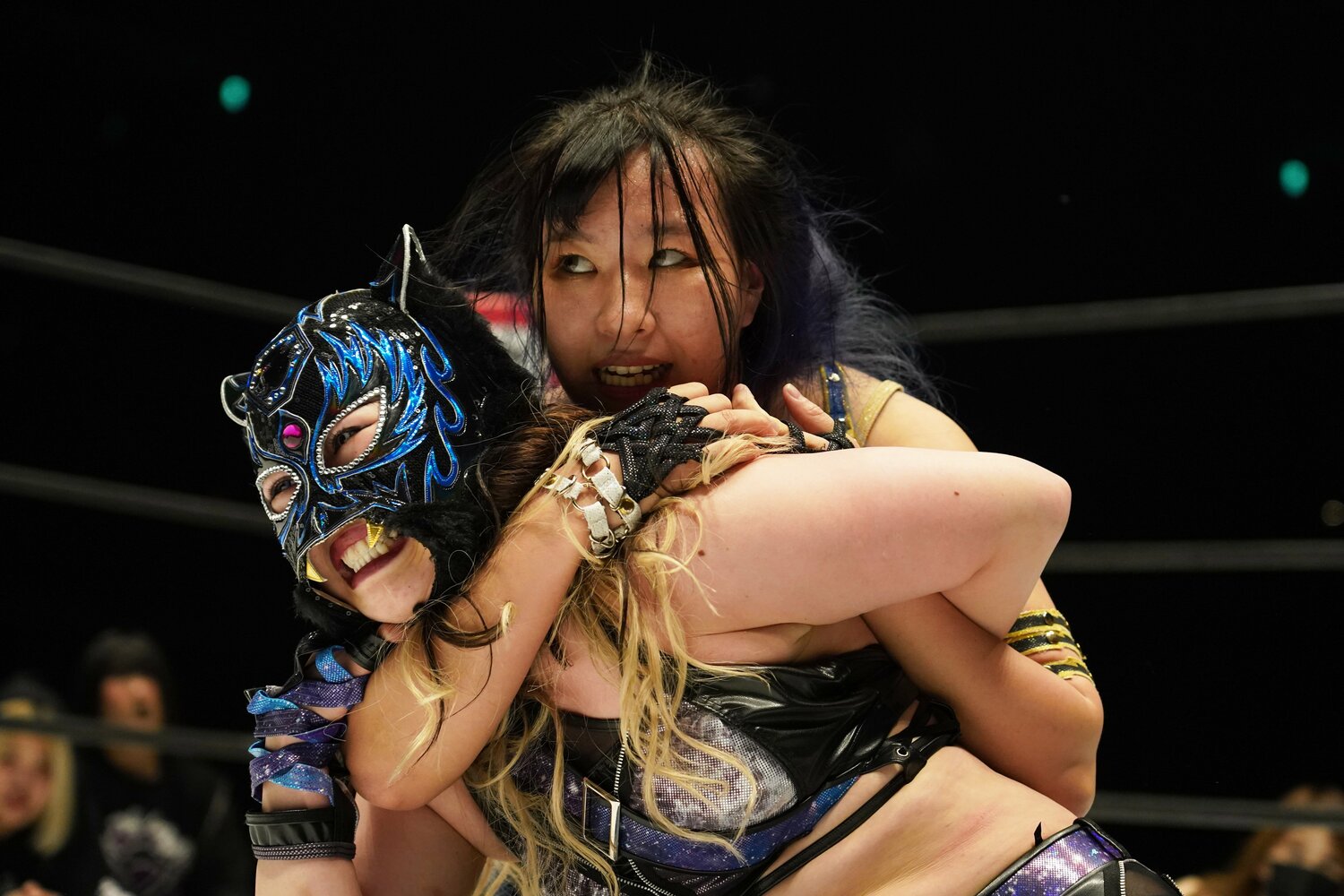 11月3日のハイスピード王座戦では、スターライト・キッドに塩を投げつけられ激昂