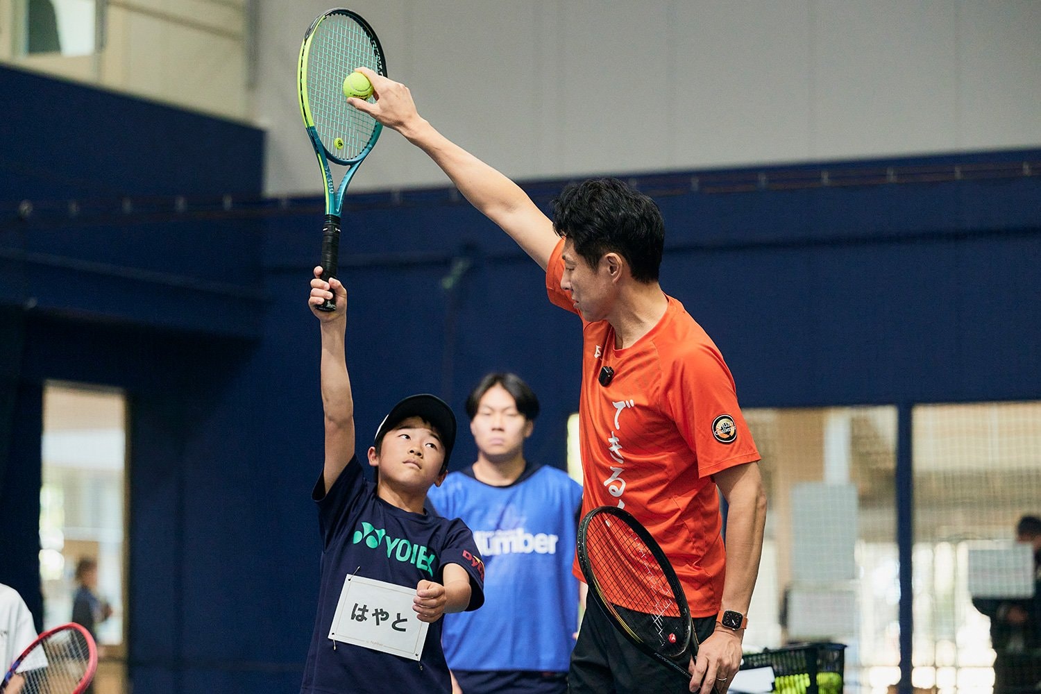 サーブにおける打点について丁寧に指導