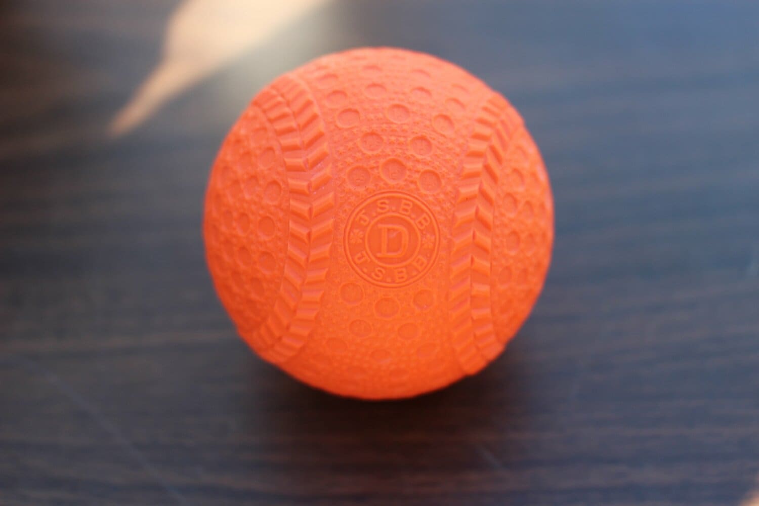 使用球となるのオレンジ色のD号球　©︎Yu Takagi