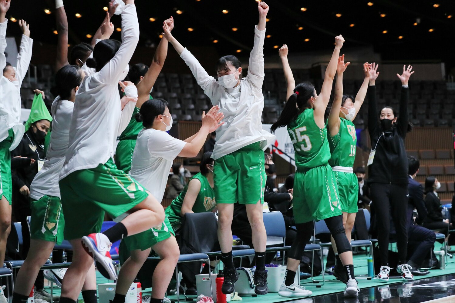2020年全日本大学バスケットボール選手権で4連覇を達成し、歓喜する東京医療保健大（昨年大会も制して5連覇中）©︎Naoki Nishimura/AFLO SPORT