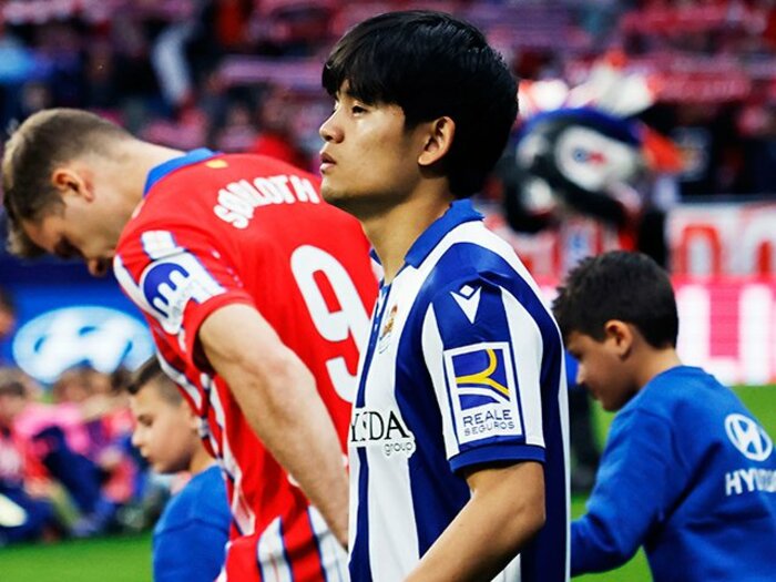 ボウ然の久保建英「ユニホームを噛んで悔しそうに」元相棒が最速ハットトリック…前半で白旗「ベンチでしばらく動けず」ソシエダに漂う“絶望”＜Number Web＞ photograph by Daisuke Nakashima