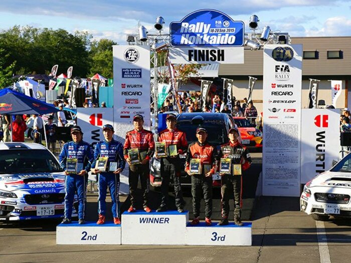 国内唯一の国際ラリー「ラリー北海道」。雨を味方に奴田原文雄が今季初優勝。＜Number Web＞ photograph by TOYOTA