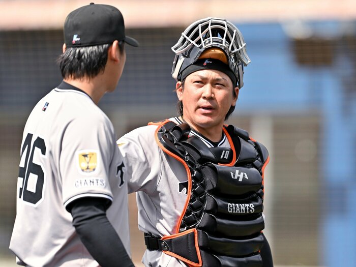 「今年は甲斐で行きます」阿部慎之助監督も明言…巨人はなぜ甲斐拓也捕手が必要だったのか？ “甲斐ノート”でデータ蓄積「本当に力を発揮するのは…」＜Number Web＞ photograph by JIJI PRESS