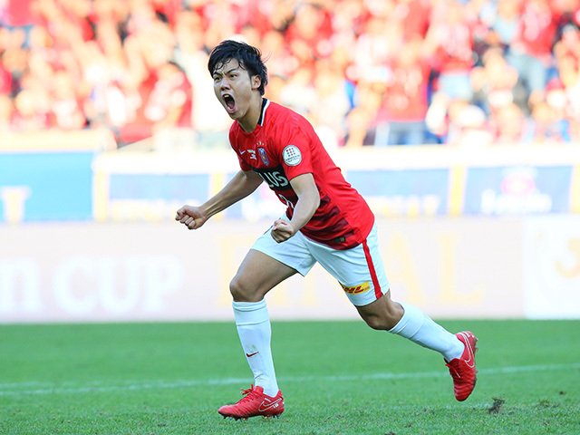 浦和でDF、代表では中盤の葛藤。遠藤航が磨く「前で奪う」センス。 - J