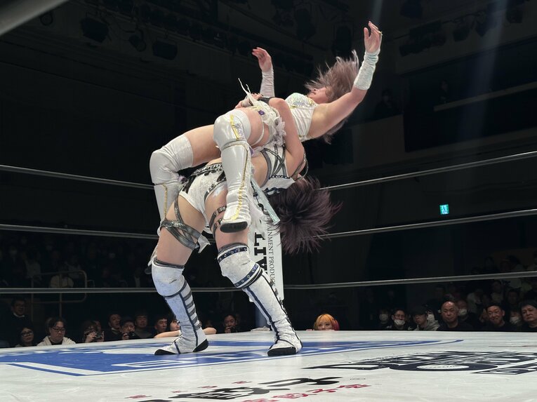 安納サオリvs中野たむ　©Norihiro Hashimoto