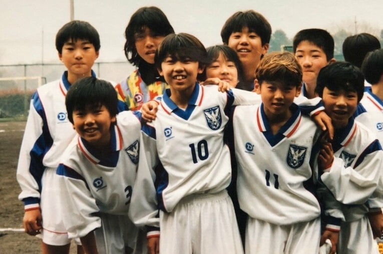 元サッカー日本代表・太田宏介の少年時代。小学生時代にプレーした「つくし野SSS」では10番をつけた　©Kosuke Ota