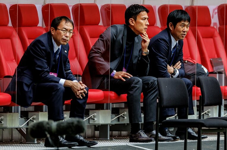 森保一監督と長谷部誠、反町康治技術委員長　©Kiichi Matsumoto