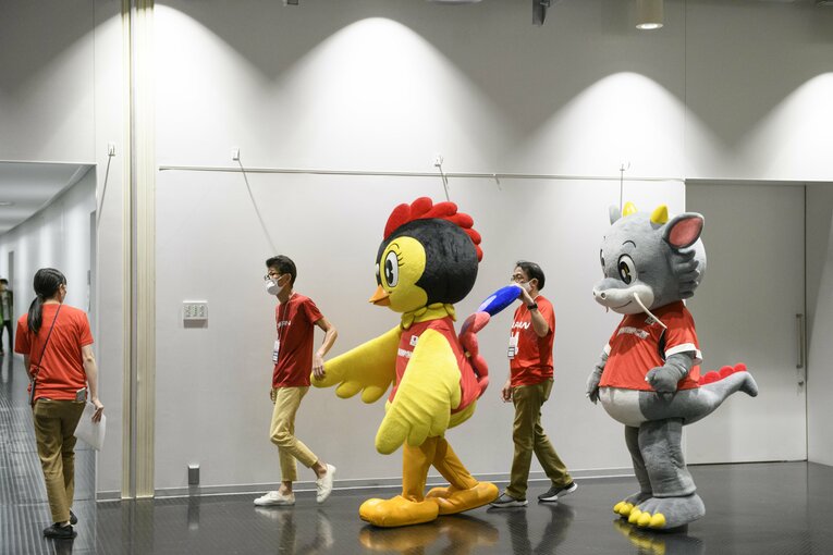 火の鳥ちゃんと龍神くんが仲良く参戦　©Hirofumi Kamaya