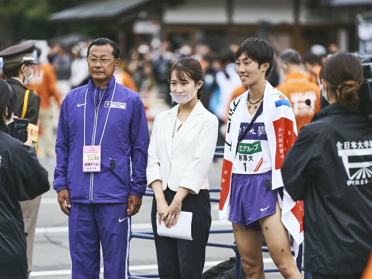 大八木監督とアンカーを務めた花尾　©Yuki Suenaga