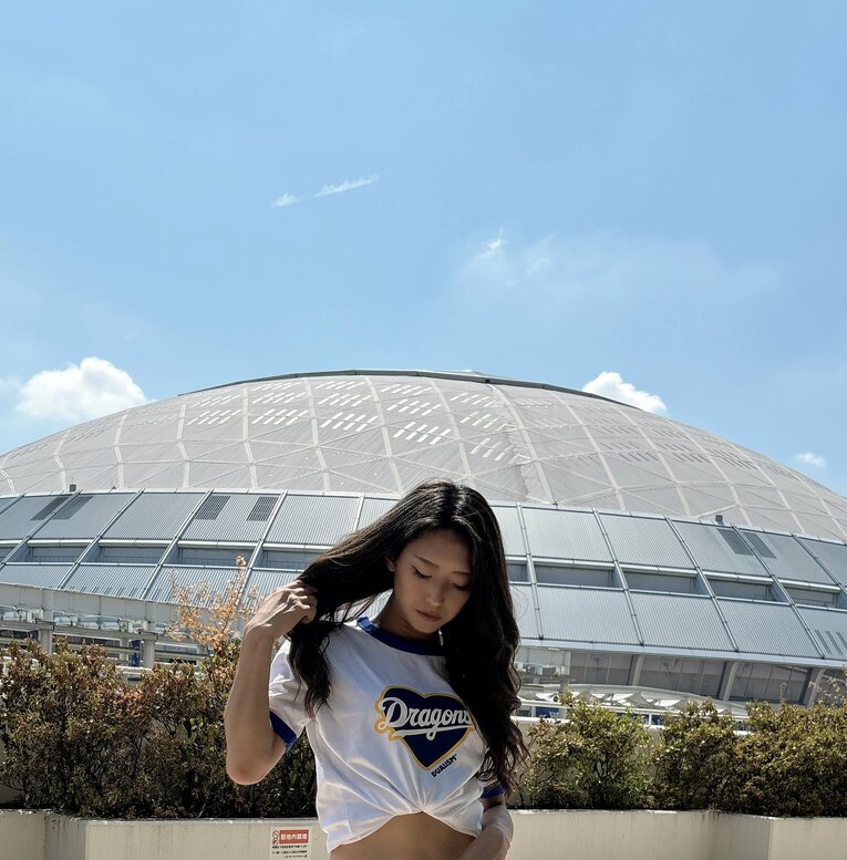 中日ドラゴンズの二軍球場を中心に活動し、地元ファンに愛されたRiNRiNさんのビール売り子時代　©本人提供