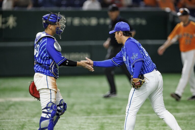 6月21日、巨人戦で登板する山﨑　©Kiichi Matsumoto