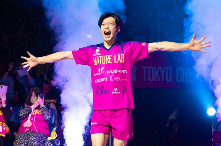 SVリーグで存在感を発揮する東京グレートベアーズ。チーム最年長の深津旭弘はコート内外でチームを盛り上げている　©SV.LEAGUE