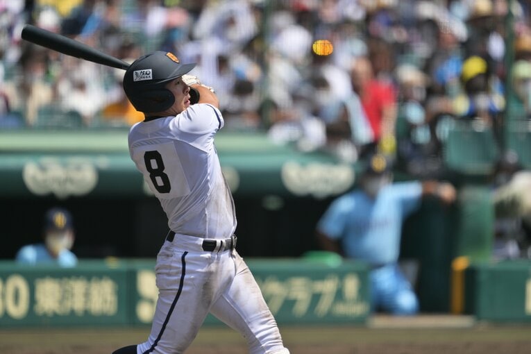 浅野の2打席目。バックスクリーンへ　©Hideki Sugiyama