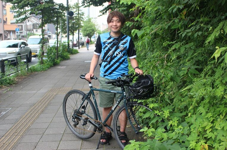川崎～神戸間の約600kmを自転車で走破した小野田治矢さん。彼は何を思って「チャリ神戸」に挑んだのか ／ photograph by Number Web