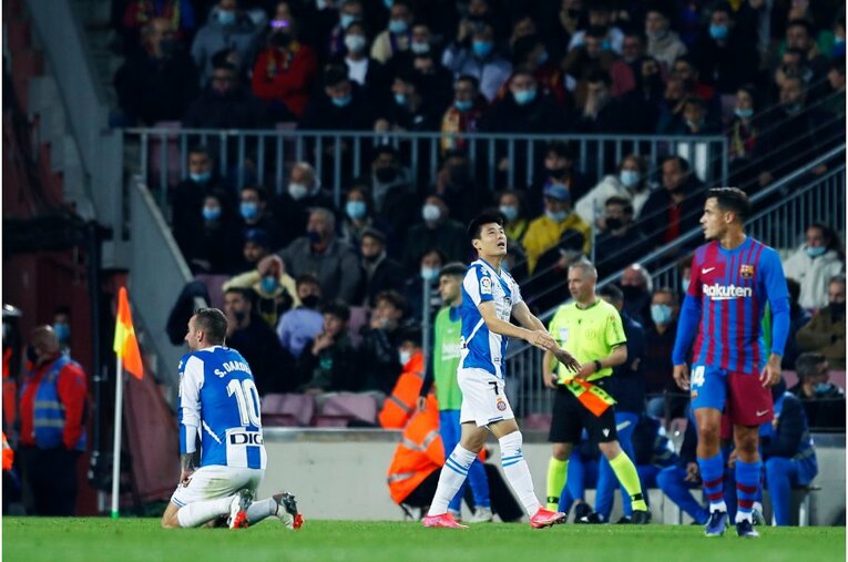 シャビ新監督41歳は暗黒バルサを救えるか 《メッシとの黄金連係・涙を撮ったカメラマン》が就任会見・初采配に見た“希望”とは(46)