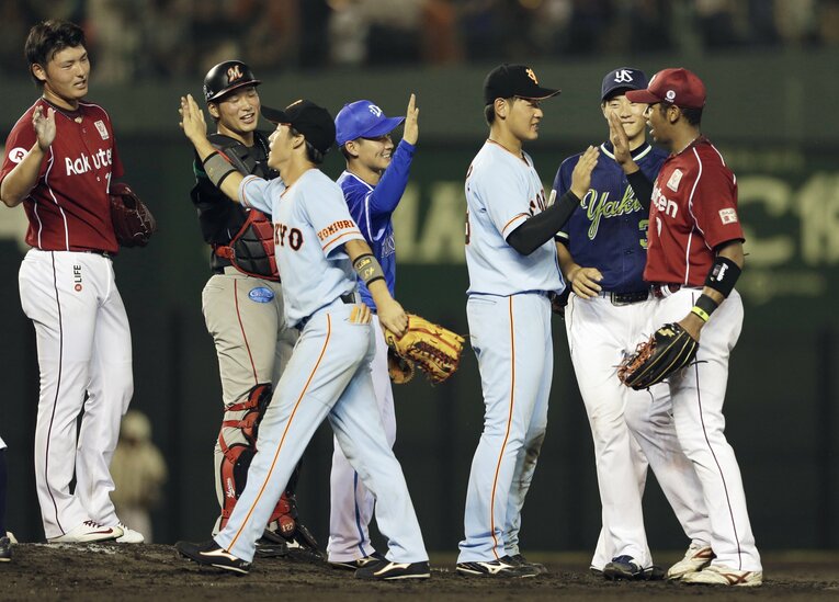 2016年のフレッシュ球宴、オコエ瑠偉（楽天）、岡本和真（巨人）ら全イースタンの選手。7球団での構成となっている　©JIJI PRESS