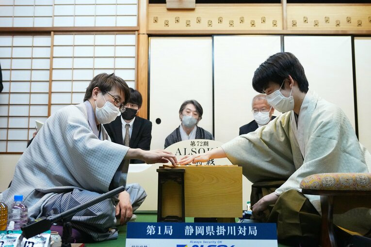 タイトル戦で初対局となった王将戦第1局（代表撮影） ©JIJI PRESS