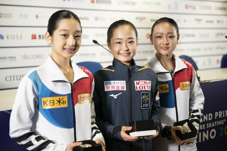 （左から）銀メダルのシン・ジア（韓国）、金メダルの島田麻央、銅メダルのキム・チェヨン（韓国）©︎Asami Enomoto