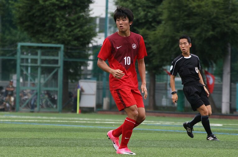 三菱養和で「10番」を身に着ける中村　©Takahito Ando