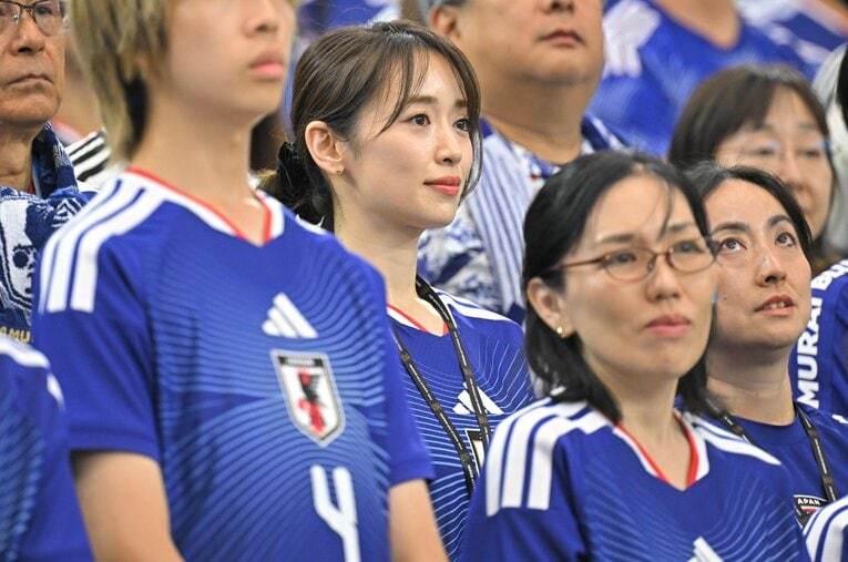 スウェーデン戦、観戦に訪れた谷口の妻・泉里香さん（テレビに映らないスウェーデン戦決定的瞬間は右に続きます）　©JMPA