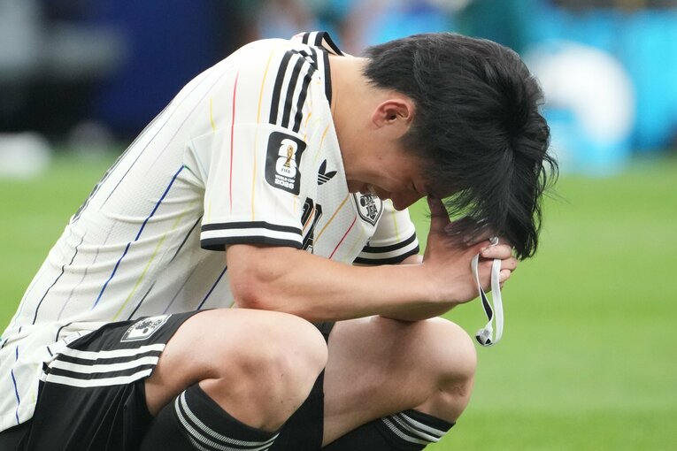 悔しがる上田綺世　©Masashi Hara