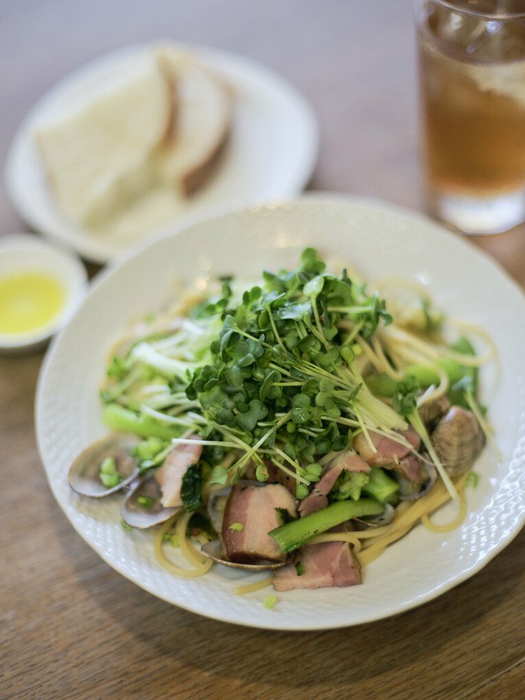 三笘薫が愛した勝負メシ「あさりとベーコンのスパゲッティ」 ©︎Yuki Suenaga