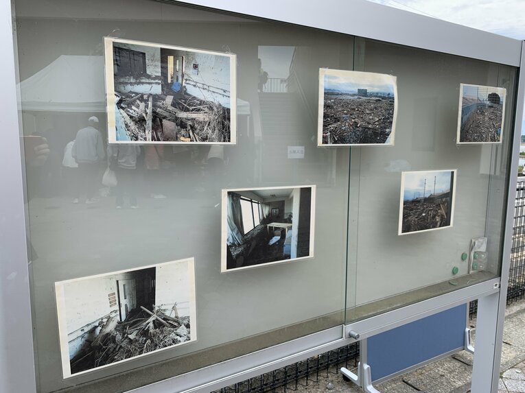 球場には震災当時の写真が展示されている　©Genki Taguchi