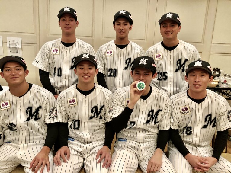 入団会見の控え室でのオフショット　©︎Chiba Lotte Marines