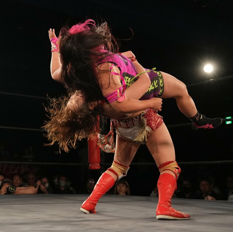 Sareeeの強引なバックドロップ