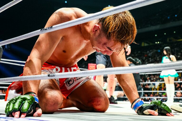 『RIZIN.45』で平本蓮に敗れ、リング上で号泣するYA-MAN。試合後の会見でも悔し涙を流していた ／ photograph by RIZIN FF Susumu Nagao