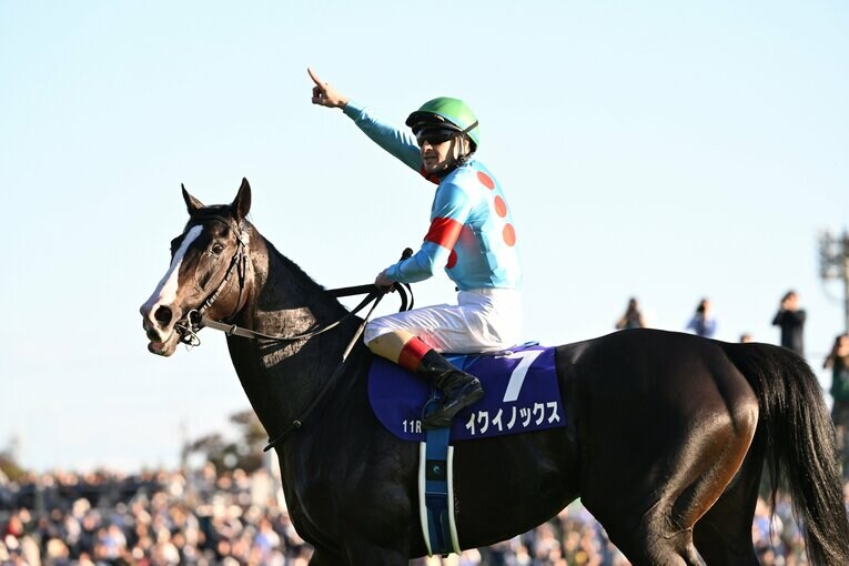 「ナンバーワン」とアピールするルメール　©Keiji Ishikawa