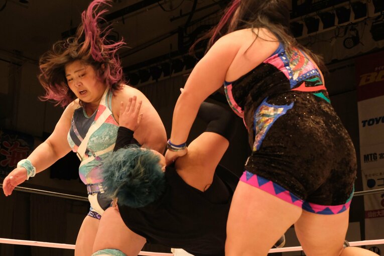 センダイガールズの11.23後楽園大会メインにて行われた「チーム200キロ」橋本千紘&優宇vsアンドラス宮城&響