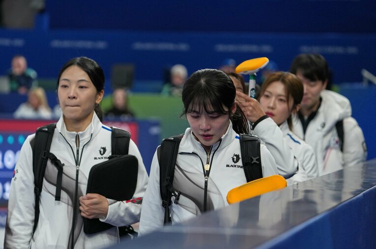 最終戦でカナダに敗れ準決勝進出を逃したカーリング韓国女子代表・京畿道庁 ／ photograph by AP/AFLO