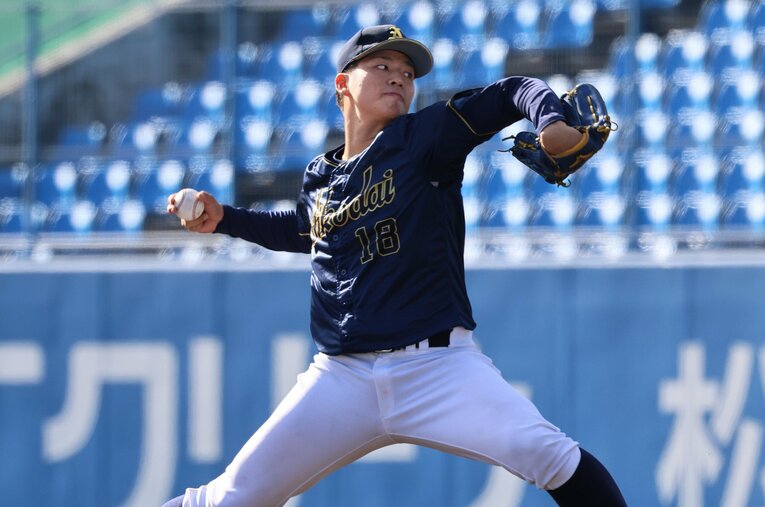 MAX157kmの豪速球で関係者のド肝を抜いた愛知工業大・中村優斗（176cm80kg・右投左打・諫早農業高） ／ photograph by Yoshiyuki Ohtomo