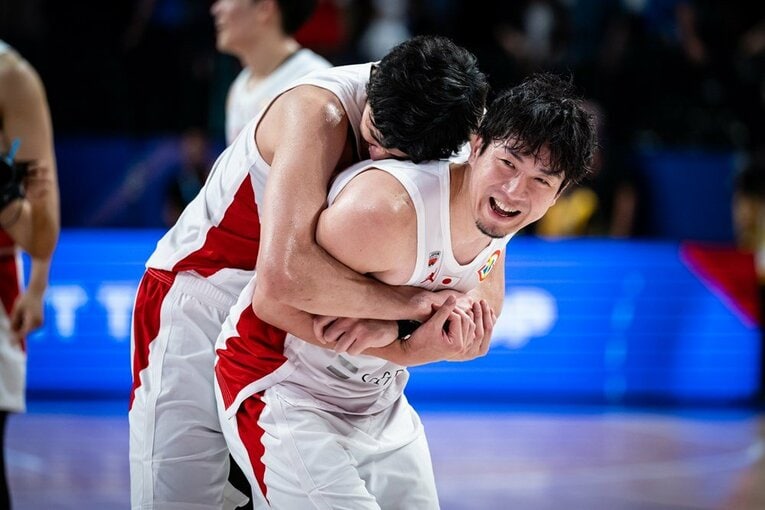 比江島と渡邊、2人の経験値が逆転を生んだ　©︎FIBA