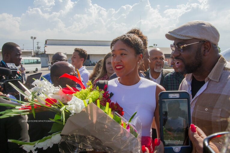 ハイチに到着し、歓待を受ける大坂なおみ　©ZUMA Press/AFLO