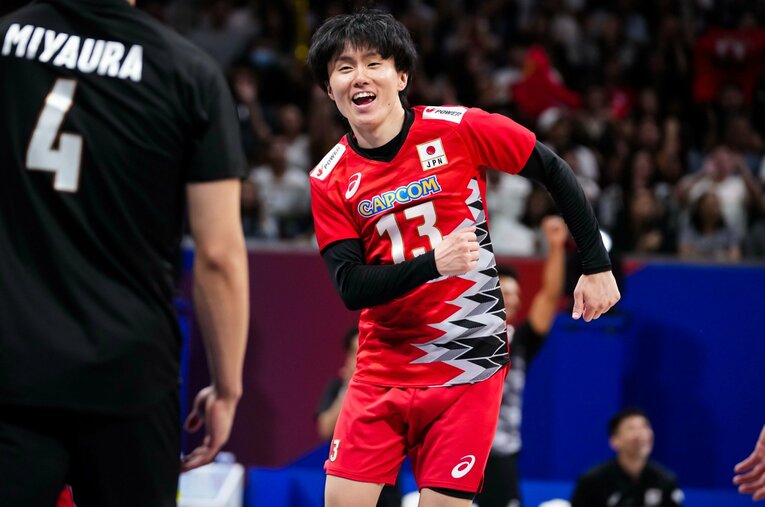 パリ五輪のコートに立てなかったリベロ小川智大（28歳）。悔しい想いを抱きながらも、チームに同行することを選んだ ／ photograph by Volleyball World