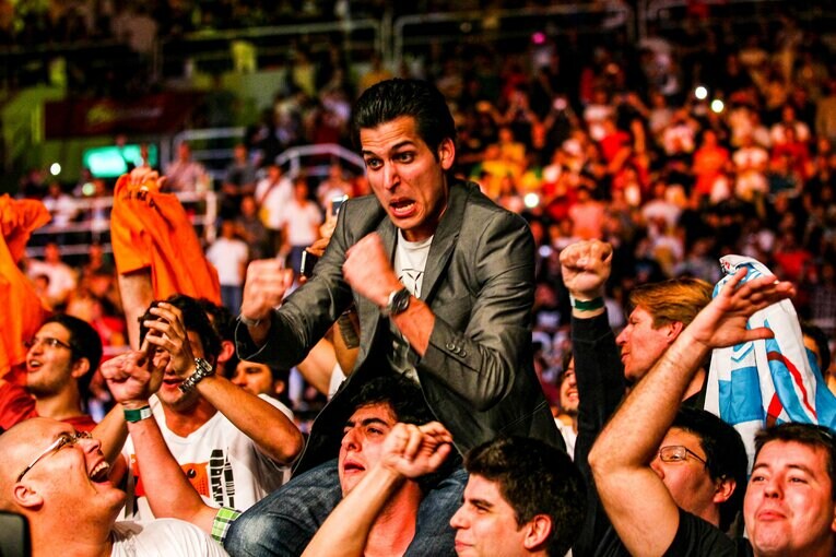 ブラジルの地元ファンは大盛り上がり