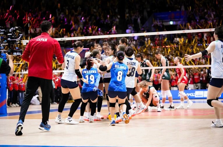 世界ランクで格上のポーランドを撃破し、歓喜に沸く千葉ポートアリーナ　©︎Volleyball World