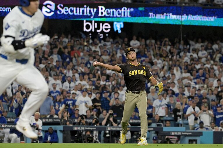 打っても走っても相手にとって脅威の大谷翔平をこれだけ完璧に料理できる。38歳のダルビッシュ有が見せた投球はまさに芸術品だった ／ photograph by USA TODAY Sports/REUTERS/AFLO