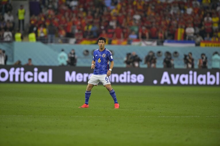 スペイン戦の遠藤　©Koki Nagahama/JMPA