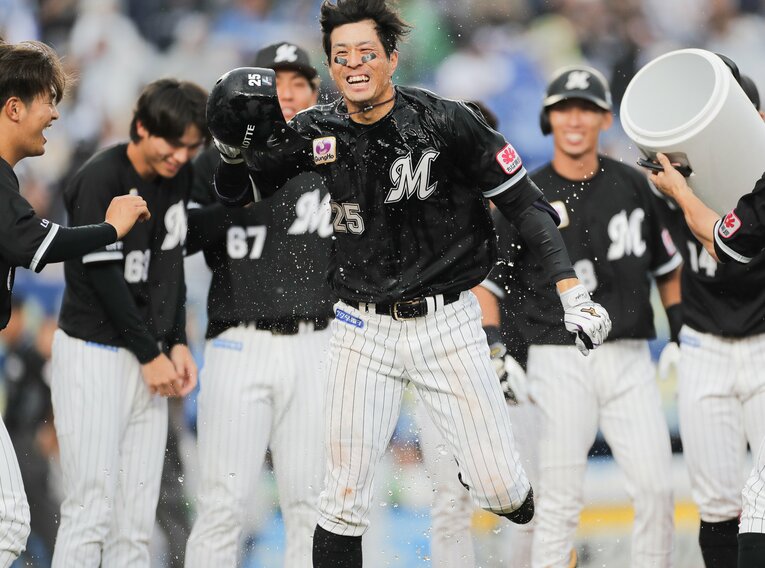 岡はサヨナラ本塁打を放つなど要所での活躍が目立つ　©JIJI PRESS