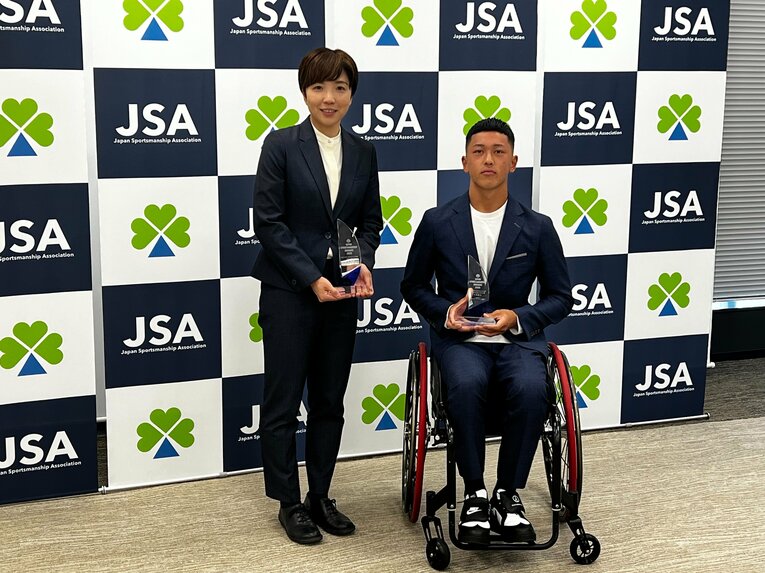 「日本スポーツマンシップ大賞2023」でグランプリを受賞した小平奈緒（左）とヤングジェネレーション賞の小田凱人　©︎Yasushi Washida