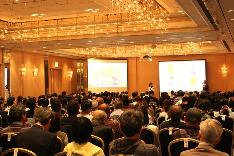 将棋ファンで埋まった大盤解説会の様子　©Number Web