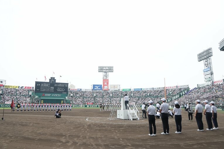 「日本高校野球連盟としては今回の事態を大変深刻に受け止めております」。閉会式で発言した宝馨会長 ©JMPA