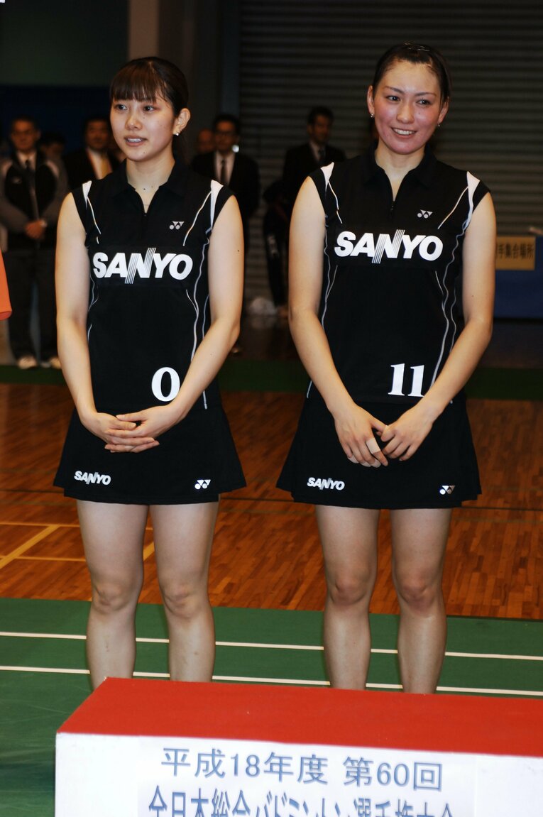 2006年、全日本総合選手権女子ダブルスで3連覇を達成した小椋（右）と潮田のオグシオペア　©Shigeru Tanaka